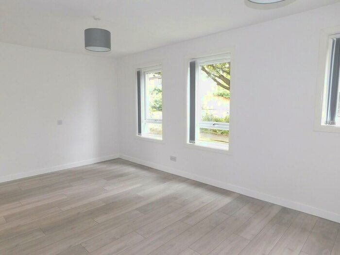 Studio To Rent In Limebank Park, East Calder, EH53
