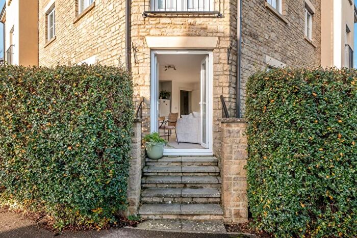 2 Bedroom Flat For Sale In Highwood Drive, Stroud, GL6