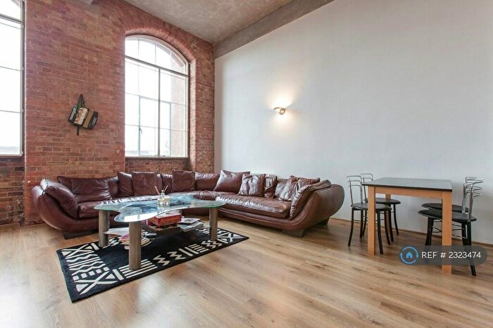 2 Bedroom Flat To Rent In Bow Quarter, London, E3