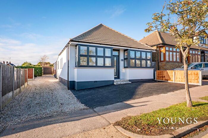 4 Bedroom Detached Bungalow For Sale In Benvenue Avenue, Eastwood, Los, SS9