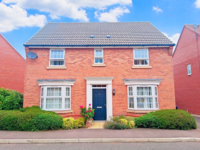 4 Bedroom Detached House For Sale In Mahaddie Way, Warboys, Huntingdon, PE28