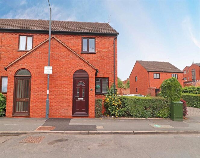 2 Bedroom End Of Terrace House For Sale In West End Court, Crompton Street, Warwick, CV34