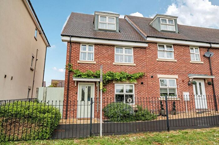 3 Bedroom End Of Terrace House For Sale In Arena Close, Andover, SP11