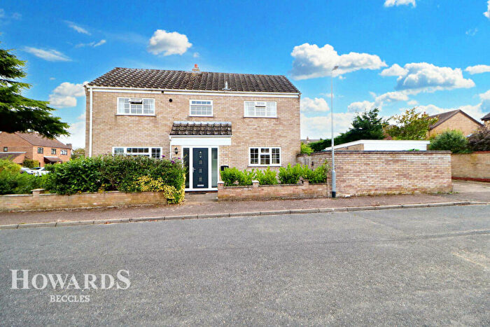 4 Bedroom Detached House For Sale In Cherry Hill Close, Worlingham, Beccles, NR34