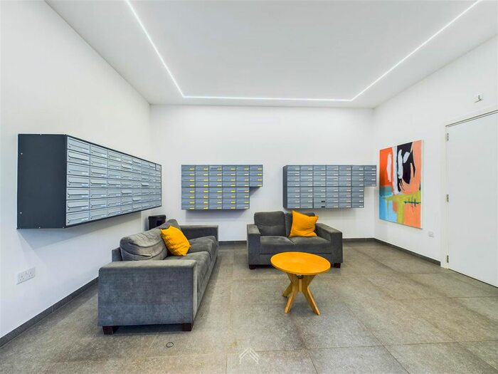 1 Bedroom Flat To Rent In Riverbank Way, Brentford, TW8