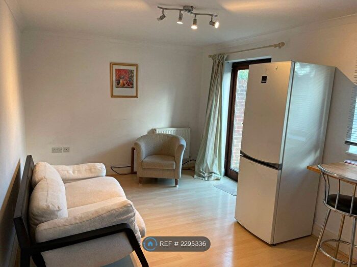 1 Bedroom Maisonette To Rent In Garlands Road, Redhill, RH1