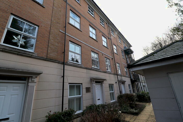 2 Bedroom Apartment To Rent In Central Brentwood, CM14