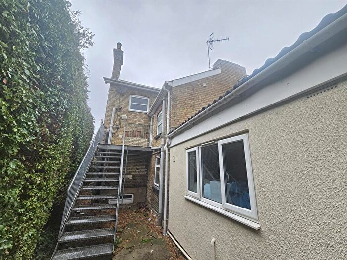 2 Bedroom Apartment To Rent In Station Road, Addlestone, KT15