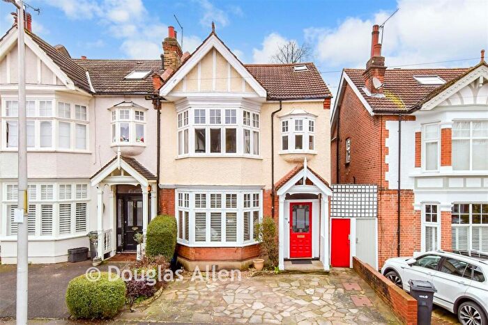 4 Bedroom End Of Terrace House For Sale In Empress Avenue, Woodford Green, Essex, IG8