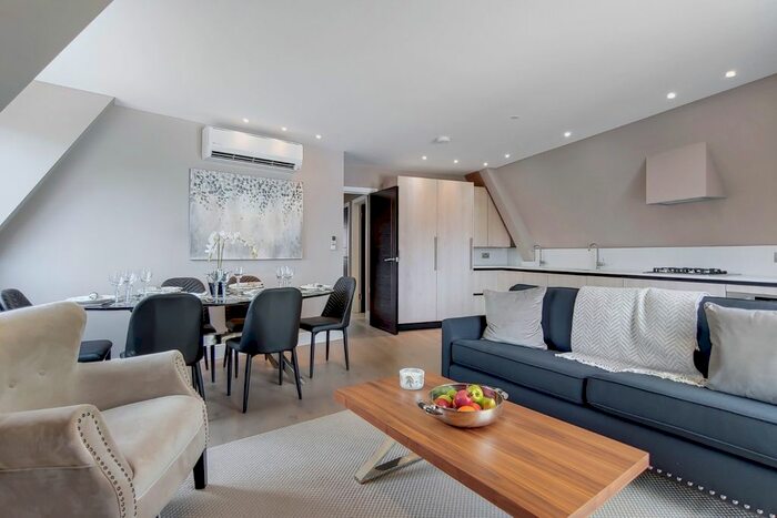 3 Bedroom Flat To Rent In Woodlands, Golders Green, NW11