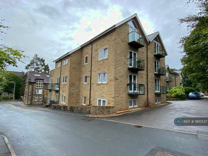 2 Bedroom Flat To Rent In The Green, Bingley, BD16