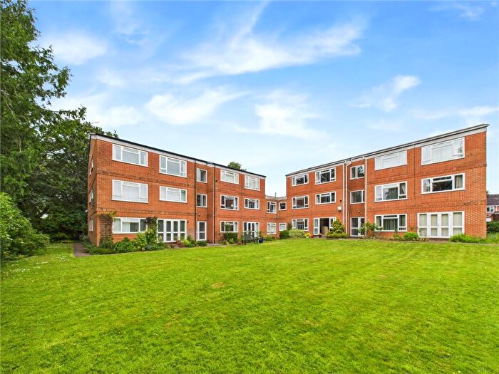 2 Bedroom Apartment For Sale In Lyndhurst Road, Exeter, Devon, EX2