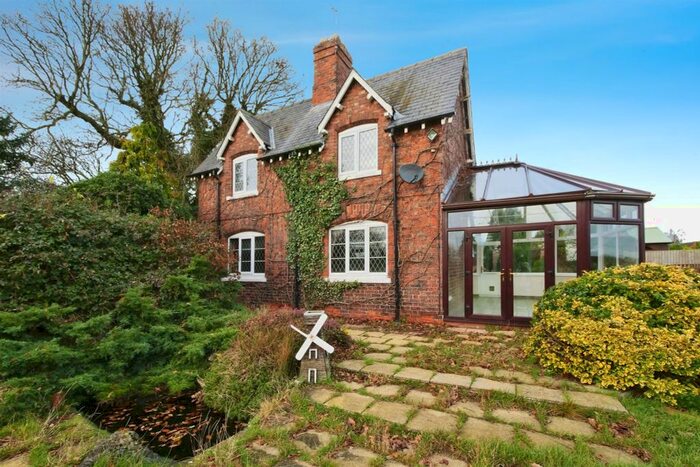 3 Bedroom Detached House For Sale In Linton Woods Lane, Linton On Ouse, York, YO30