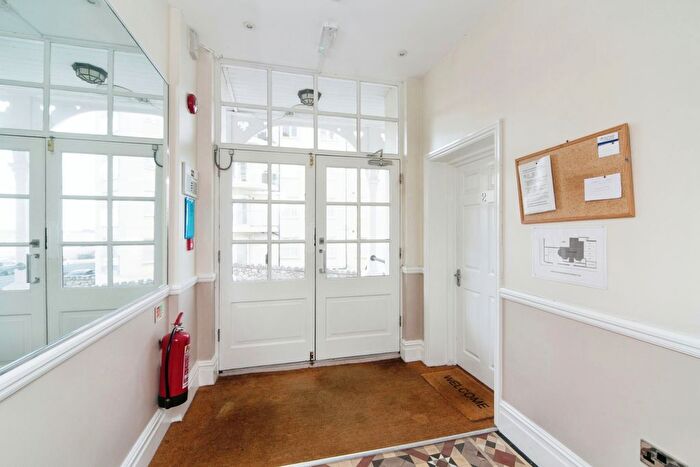 2 Bedroom Flat For Sale In Sea Bank Road, Colwyn Bay, Conwy, LL28