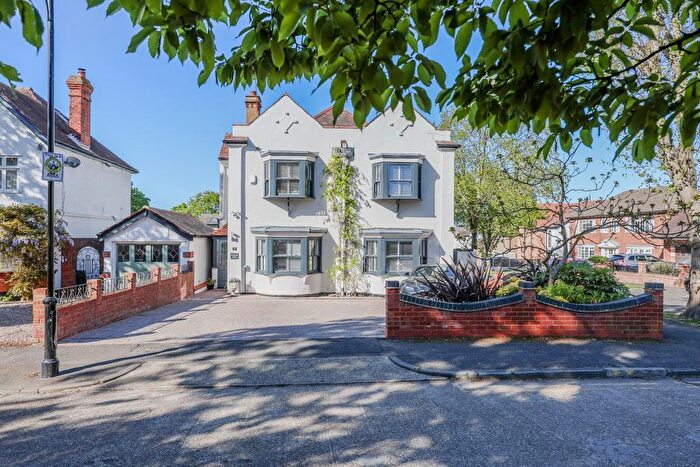 5 Bedroom Detached House For Sale In Fairview Gardens, Leigh-On-Sea, SS9