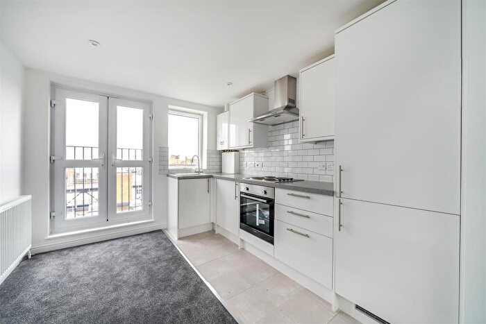 2 Bedroom Flat To Rent In Maple Court, Blenheim Road, Penge, London, SE20