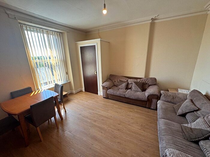 4 Bedroom Flat To Rent In /L, Cleghorn Street, Dundee, DD2