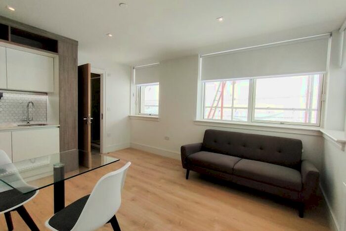 Studio To Rent In Kings Road, Brentwood, CM14