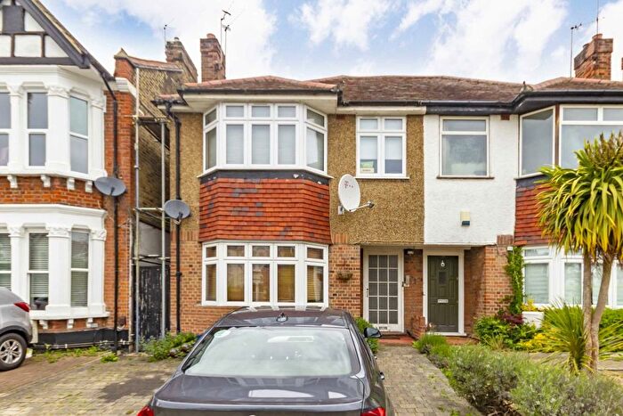 2 Bedroom Flat To Rent In Bradley Gardens, Ealing, W13