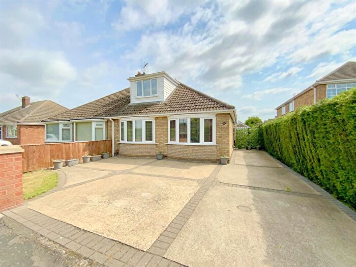3 Bedroom Semi-Detached Bungalow For Sale In Peaks Avenue, New Waltham, Grimsby, DN36