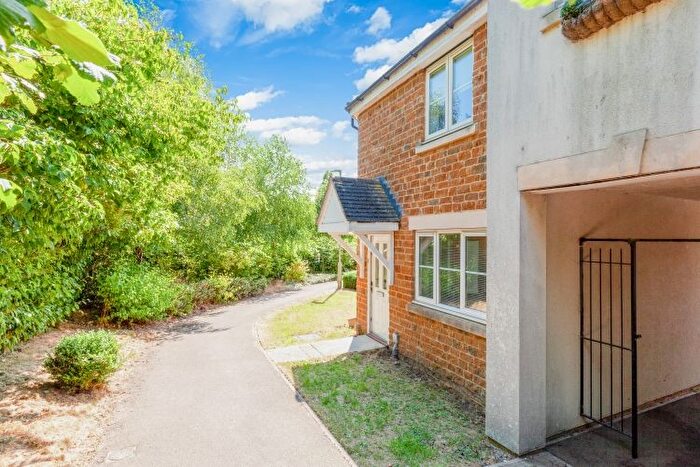 3 Bedroom Semi-Detached House To Rent In Tarragon Walk, Banbury, OX16