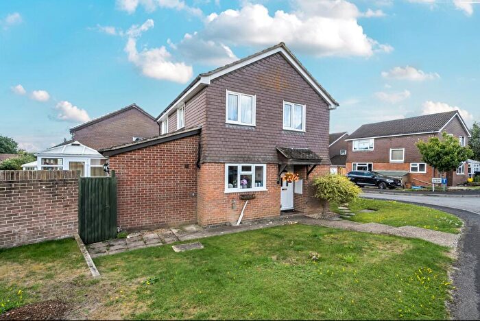 4 Bedroom Link Detached House For Sale In Waverley Drive, South Wonston, Winchester, Hampshire, SO21