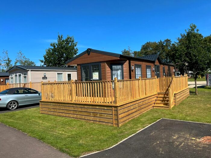 2 Bedroom Mobile/park Home For Sale In Gale Lane, Nawton, York, YO62
