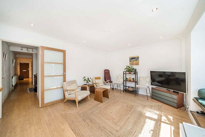 2 Bedroom Flat For Sale In Uxbridge Road, Ealing, W5