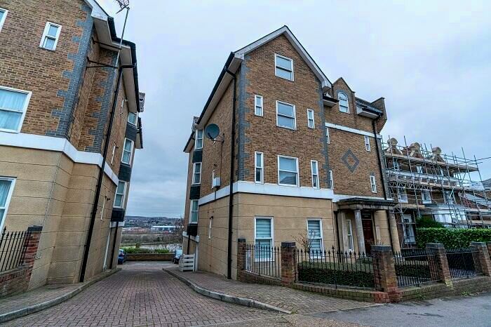 Studio To Rent In Sandringham House, St.Margaret`S Street, Rochester, Kent, ME1
