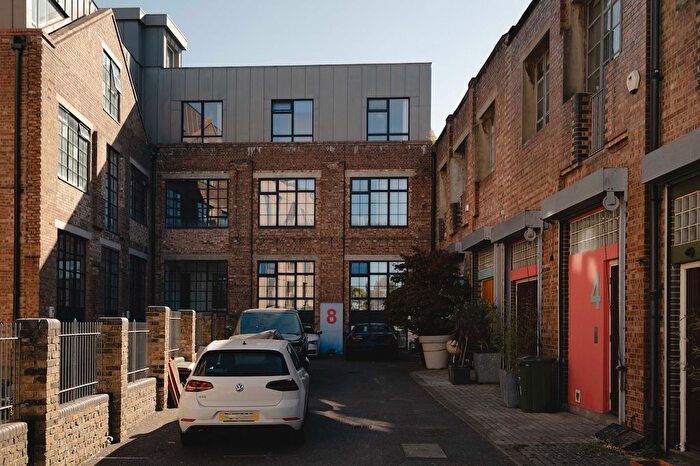 2 Bedroom Mews For Sale In Blenheim Gardens, Brixton, London, SW2