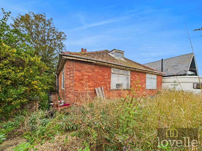 3 Bedroom Detached Bungalow For Sale In St Peters Lane, Trusthorpe, LN12