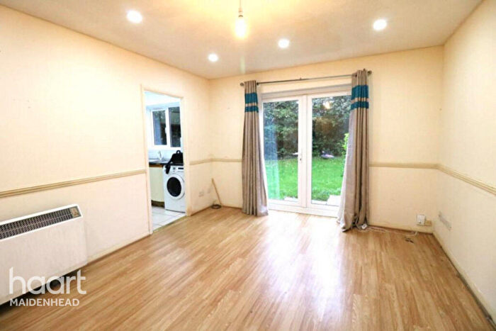 2 Bedroom Apartment To Rent In Littlebrook Avenue, Slough, SL2