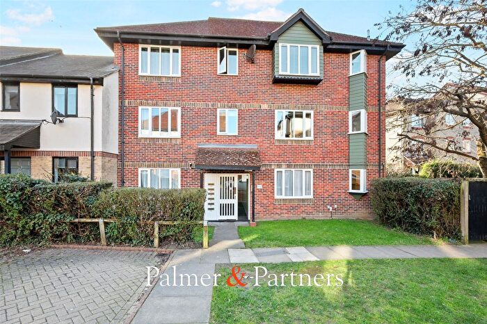 2 Bedroom Flat For Sale In Nicholsons Grove, Colchester, Essex, CO1