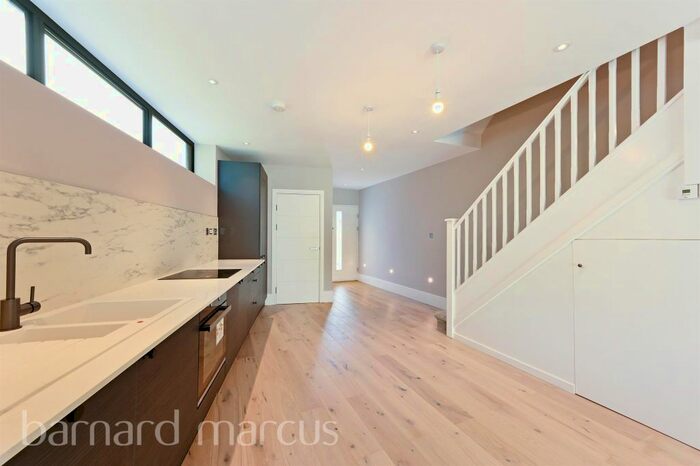 3 Bedroom Property To Rent In Rookwood Avenue, New Malden, KT3