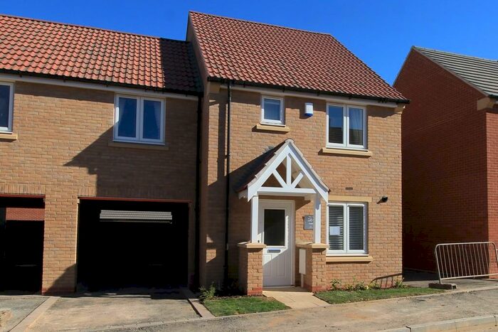 3 Bedroom Semi-Detached House To Rent In Glen Road, Loughborough, LE11