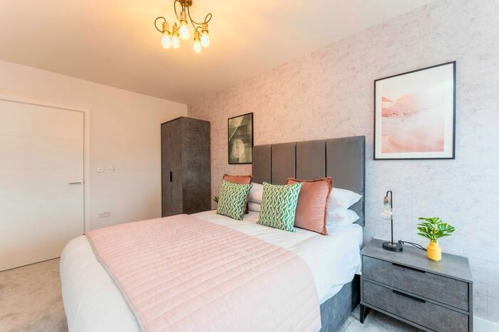 2 Bedroom Flat To Rent In Dover Court, Southall, UB2