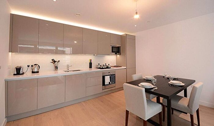 1 Bedroom Flat To Rent In New Paragon Walk, Elephant And Castle, London, SE17