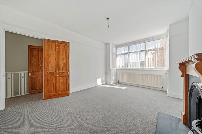 1 Bedroom Flat To Rent In Streatham Road, Mitcham, CR4