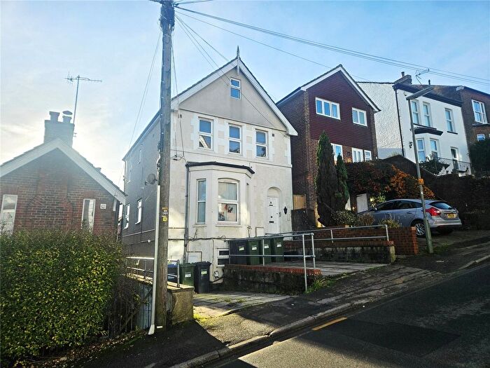 1 Bedroom Flat For Sale In Grovehill Road, Redhill, Surrey, RH1