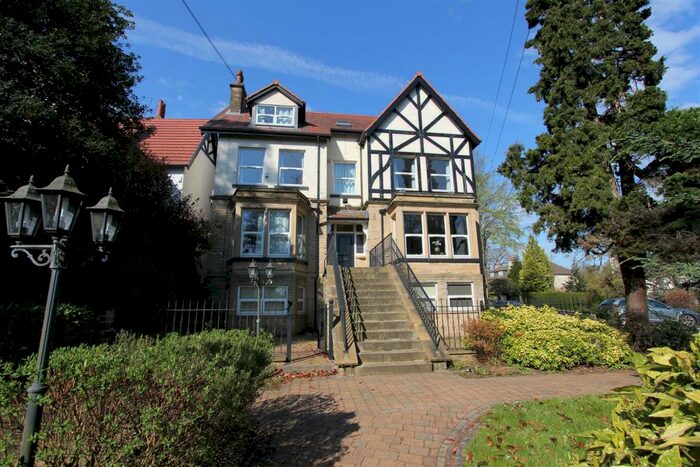 2 Bedroom Flat To Rent In Park Lane, Roundhay, LS8