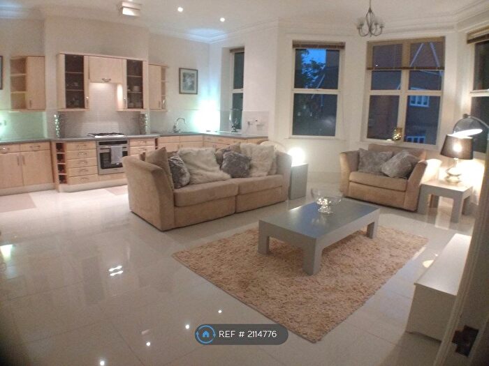 2 Bedroom Flat To Rent In The Manor House, Birmingham, B13