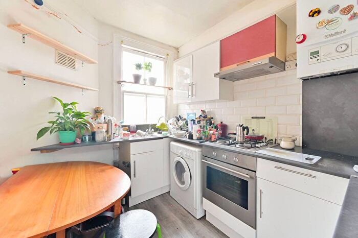 1 Bedroom Flat For Sale In Latchmere Road, Battersea, London, SW11