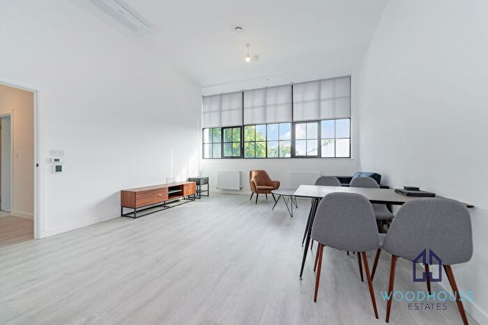 2 Bedroom Flat To Rent In Carnation Gardens, Hayes, UB3