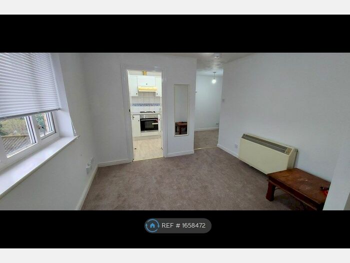 1 Bedroom Flat To Rent In Juniper Court, Romford, RM6