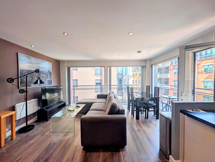 2 Bedroom Apartment To Rent In The Boatmans, City Centre, M15