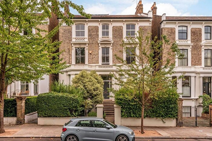 Studio To Rent In Oxford Gardens, North Kensington, W10