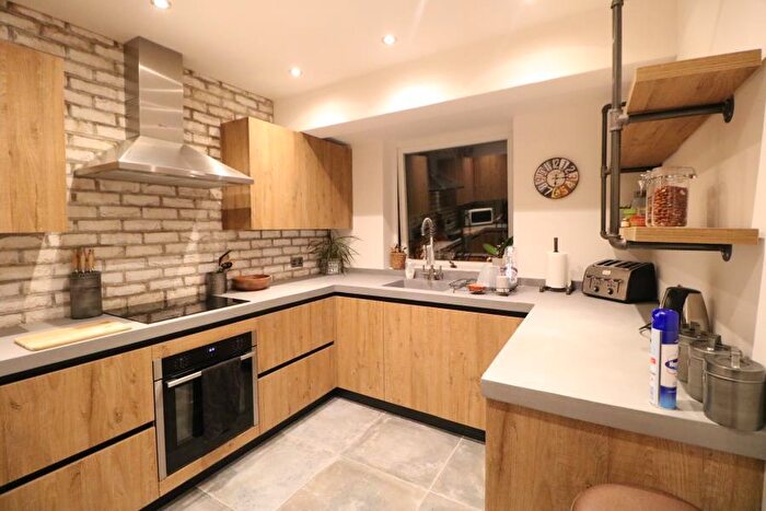 2 Bedroom Flat To Rent In Helen Clare Court, Enfield, EN2