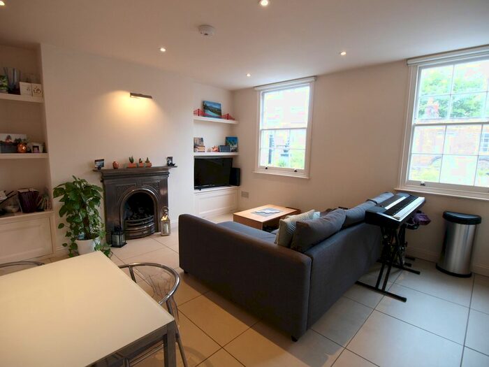 1 Bedroom Flat To Rent In Amwell Street, Islington, EC1R
