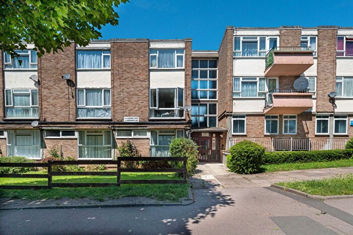 1 Bedroom Flat For Sale In Lakeview Court, Highams Park, London, E4