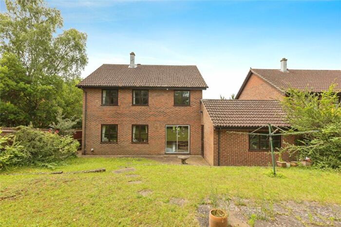 4 Bedroom Detached House For Sale In The Old Yews, New Barn, Kent, DA3